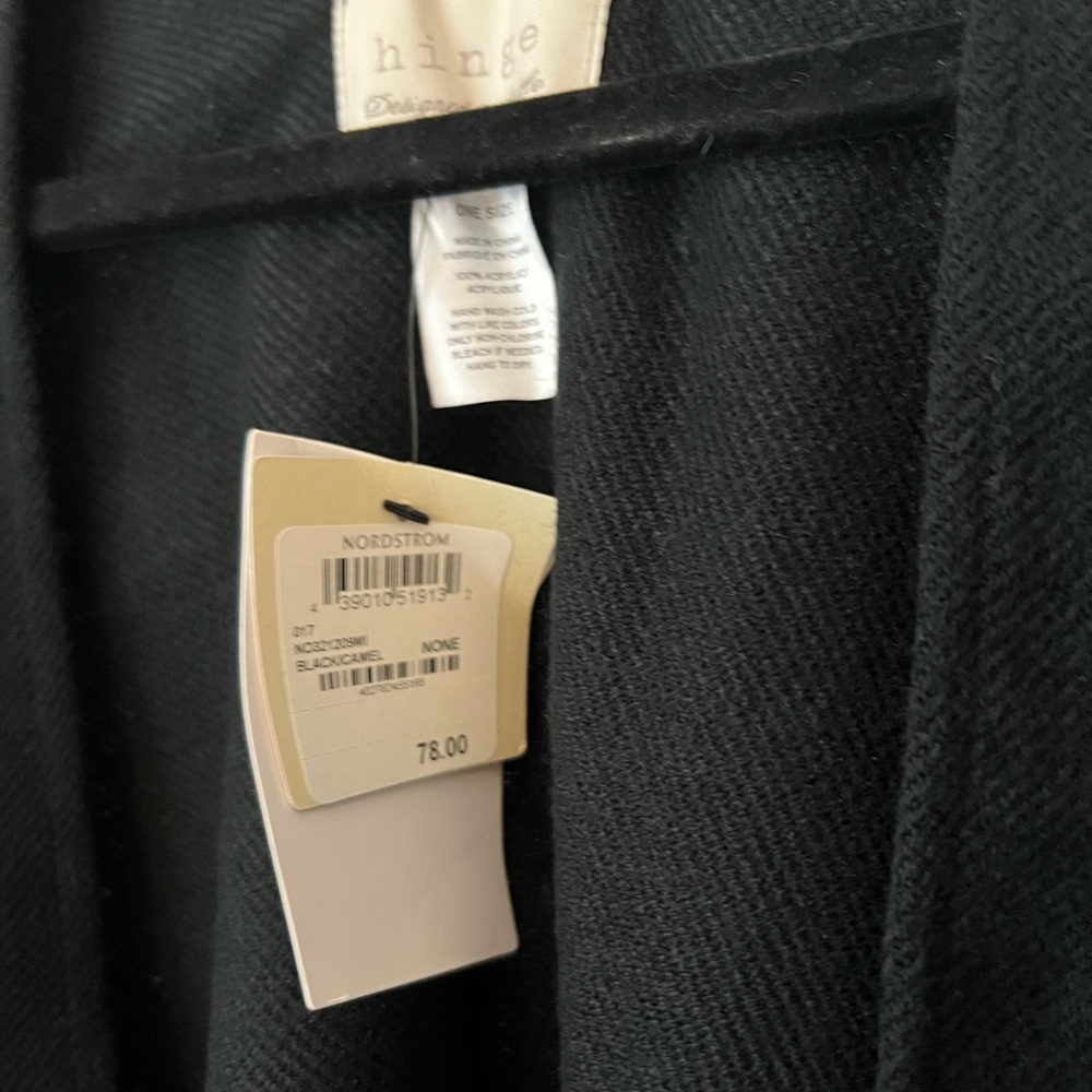Black wool wrap - Picture 2 of 3